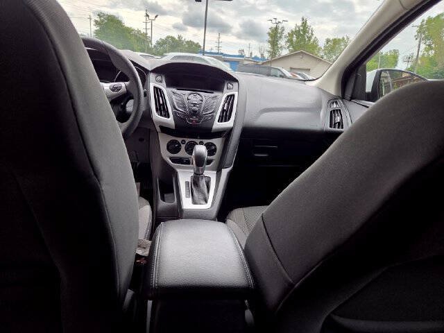 Used 2014 Ford Focus SE FWD image 40