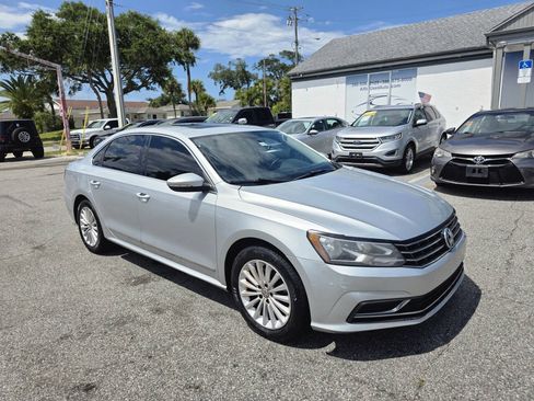 Used 2017 Volkswagen Passat 1.8T SE FWD image 2