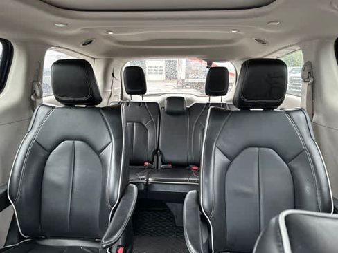Used 2022 Chrysler Pacifica Limited FWD image 4