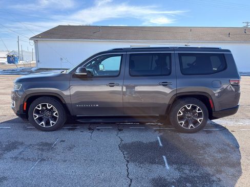 Used 2023 Jeep Wagoneer Series III w/ Preferred Equipment Group image 15