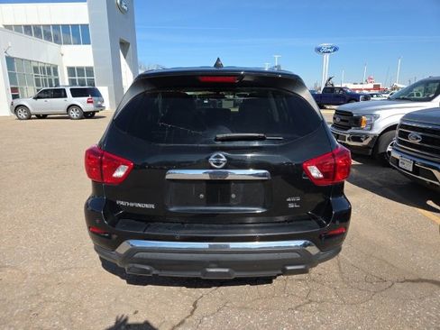 Used 2019 Nissan Pathfinder SL image 4