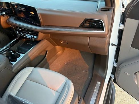 New 2026 Chevrolet Suburban LT image 16