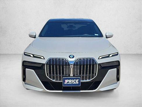 Used 2023 BMW 760i xDrive AWD/4WD image 2