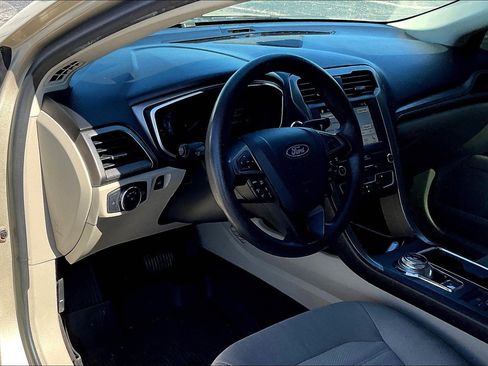 Used 2019 Ford Fusion SE image 17