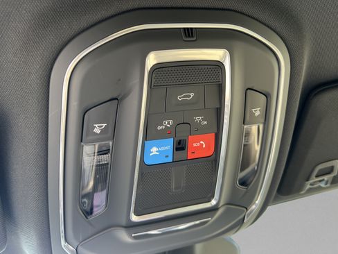 Used 2023 Jeep Grand Cherokee L Limited AWD/4WD image 21