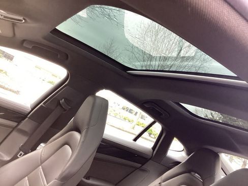 Used 2021 Porsche Panamera image 4