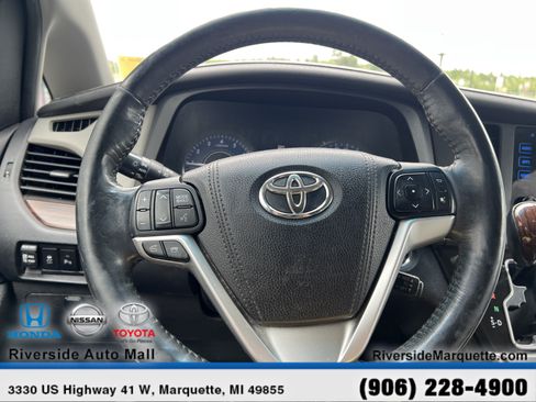 Used 2015 Toyota Sienna Limited Premium w/ Four Season Floor Mat Package FWD image 20