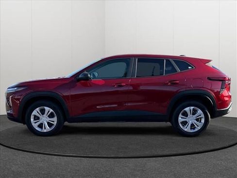 Certified 2025 Chevrolet Trax LS FWD image 2