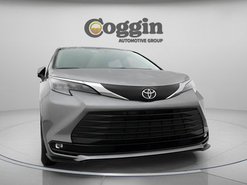 New 2026 Toyota Sienna XLE image 29