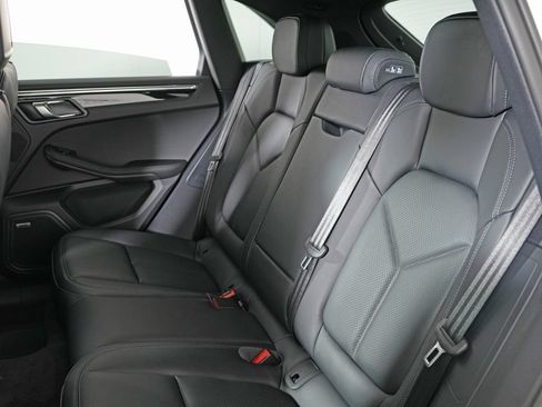 Used 2026 Porsche Macan AWD/4WD image 33