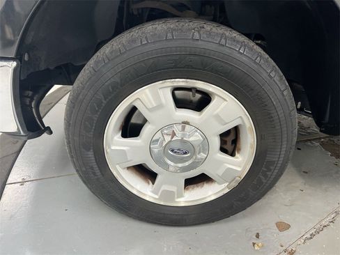 Used 2010 Ford F150 XLT image 23