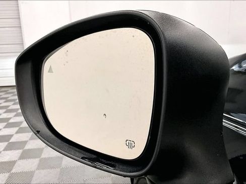 Used 2023 Chrysler Pacifica Touring-L FWD image 38