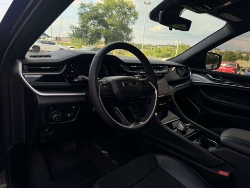 Used 2022 Jeep Grand Cherokee Trailhawk w/ Advanced Protech Group II AWD/4WD image 16