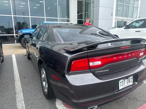 Used 2014 Dodge Charger SXT RWD image 4