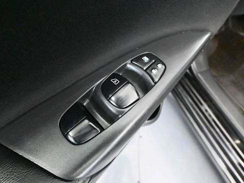 Used 2018 Nissan Sentra S image 18