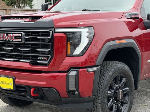 Used 2024 GMC Sierra 2500 AT4 w/ AT4 Premium Plus Package AWD/4WD image 8