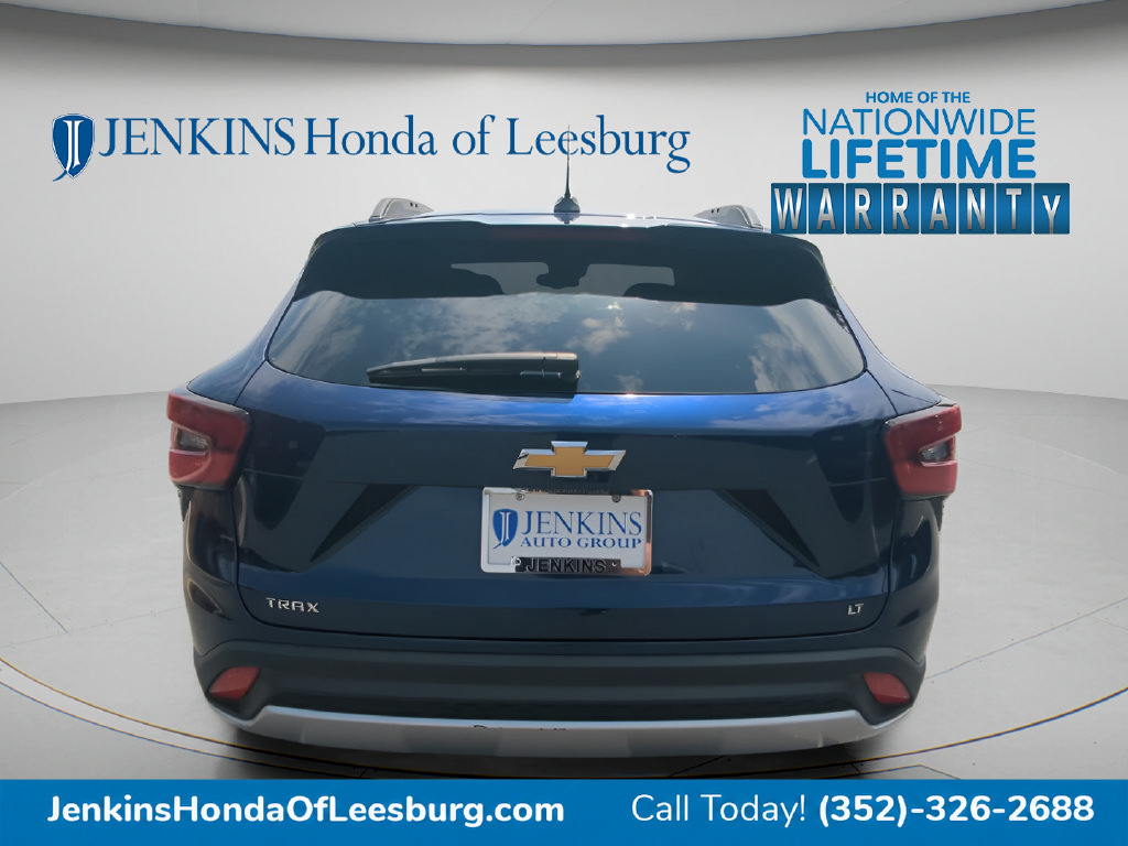 Used 2024 Chevrolet Trax LT w/ LT Convenience Package FWD image 5