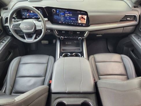 Used 2025 Chevrolet Suburban Z71 image 26