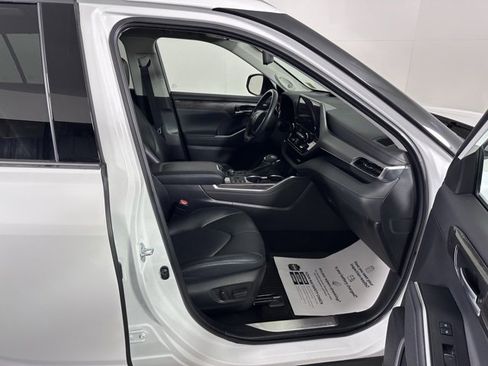 Used 2023 Toyota Highlander Platinum image 10