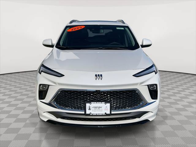 Used 2025 Buick Encore GX Avenir w/ Avenir Convenience Package AWD/4WD image 2