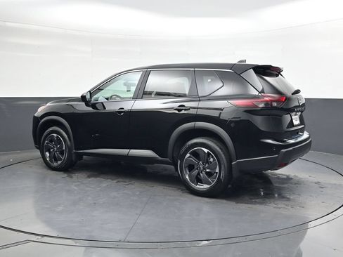 Certified 2026 Nissan Rogue SV FWD image 11