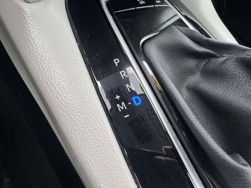 Used 2024 Toyota Corolla Cross L image 37