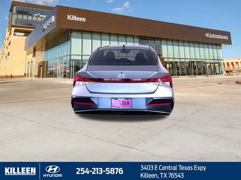 Used 2025 Hyundai Elantra SEL image 7