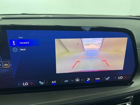 Used 2025 Chevrolet Traverse LT w/ Sun and Wheel Package image 14