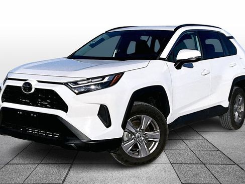 Used 2022 Toyota RAV4 XLE image 1