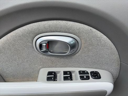 Used 2017 Kia Soul EV FWD image 19