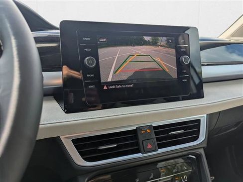 New 2025 Volkswagen Taos SE image 14