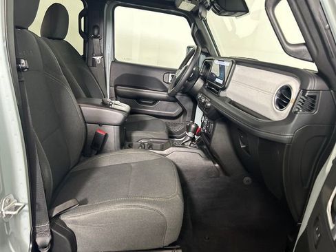 Used 2024 Jeep Wrangler Unlimited Sahara AWD/4WD image 27