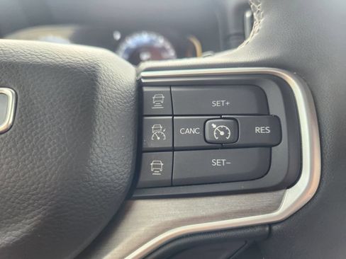 Used 2025 Jeep Wagoneer L 4WD image 22