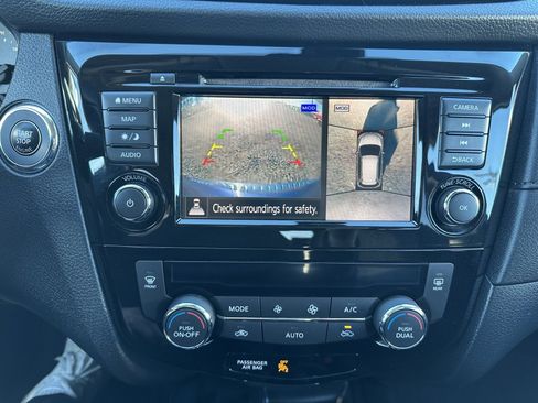 Used 2019 Nissan Rogue SV w/ Premium Package image 12