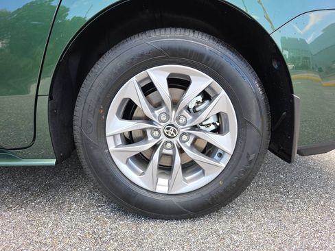 New 2026 Toyota Sienna XLE FWD image 20