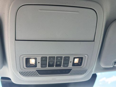 Used 2021 Ford Explorer XLT w/ Equipment Group 202A AWD/4WD image 17