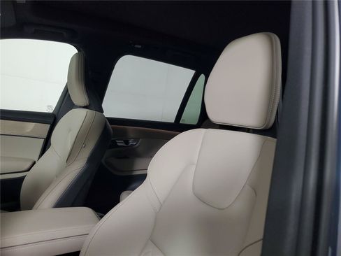 Certified 2026 Volvo XC90 B6 Plus AWD/4WD image 21