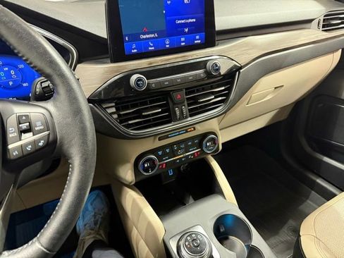 Used 2020 Ford Escape Titanium image 21
