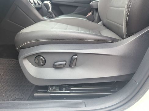 Certified 2022 Volkswagen Taos SE FWD image 13