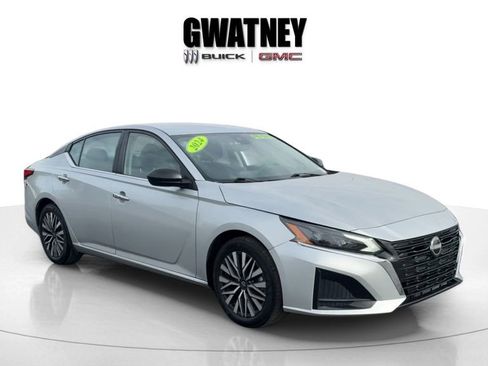 Used 2024 Nissan Altima 2.5 SV image 8