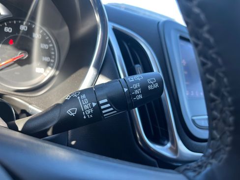 Used 2024 Chevrolet Equinox LT image 11