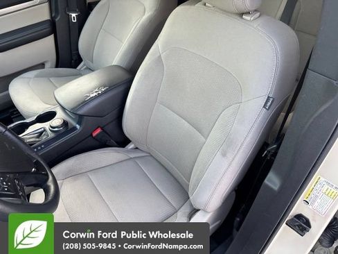 Used 2018 Ford Explorer XLT w/ Equipment Group 201A AWD/4WD image 23