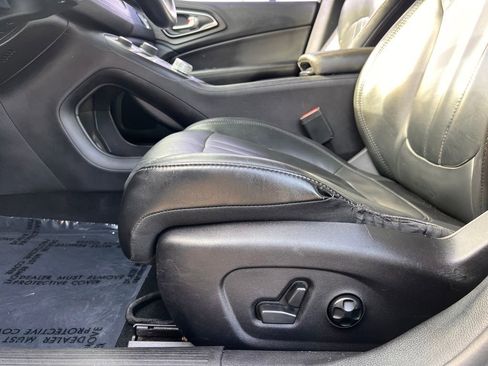 Used 2017 Chrysler 200 Limited Platinum FWD image 34