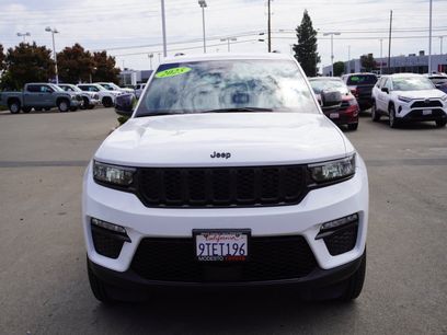 Used 2025 Jeep Grand Cherokee Limited w/ Black Appearance Package