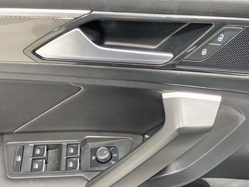 Used 2023 Volkswagen Tiguan SE R-Line image 13