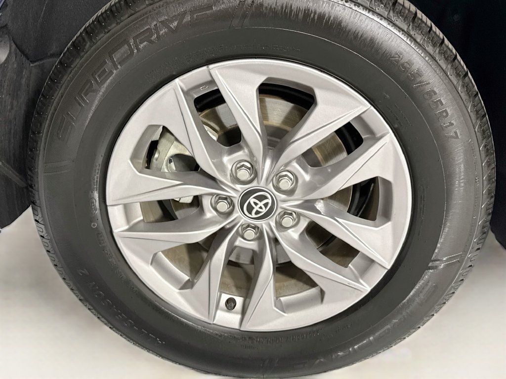Used 2026 Toyota Sienna XLE FWD image 32