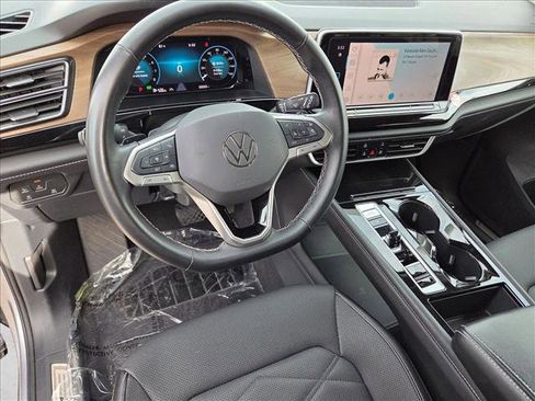 Used 2024 Volkswagen Atlas SE AWD/4WD image 10