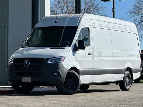 New 2024 Mercedes-Benz eSprinter 170 Cargo image 2