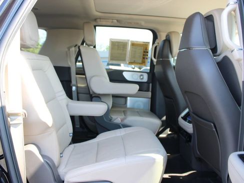 Used 2024 Lincoln Navigator L Reserve AWD/4WD image 33