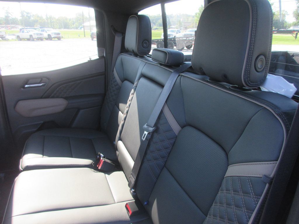 New 2026 GMC Canyon Denali AWD/4WD image 13